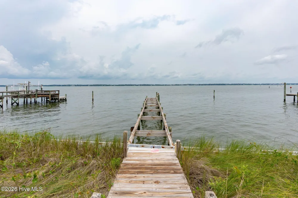 270 Oakleaf Drive Pine Knoll Shores, NC 28512