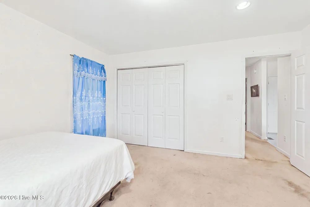 270 Oakleaf Drive Pine Knoll Shores, NC 28512