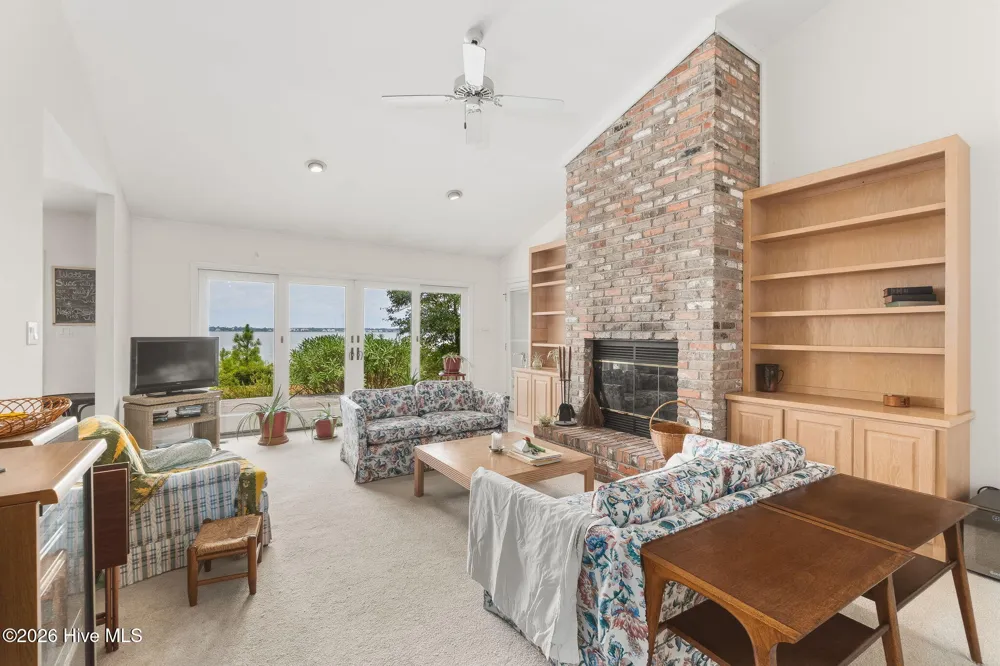 270 Oakleaf Drive Pine Knoll Shores, NC 28512