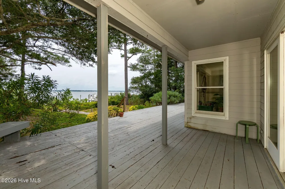270 Oakleaf Drive Pine Knoll Shores, NC 28512