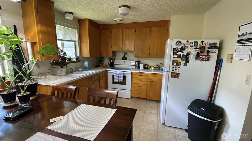 914 17th Avenue Oroville, WA 98844