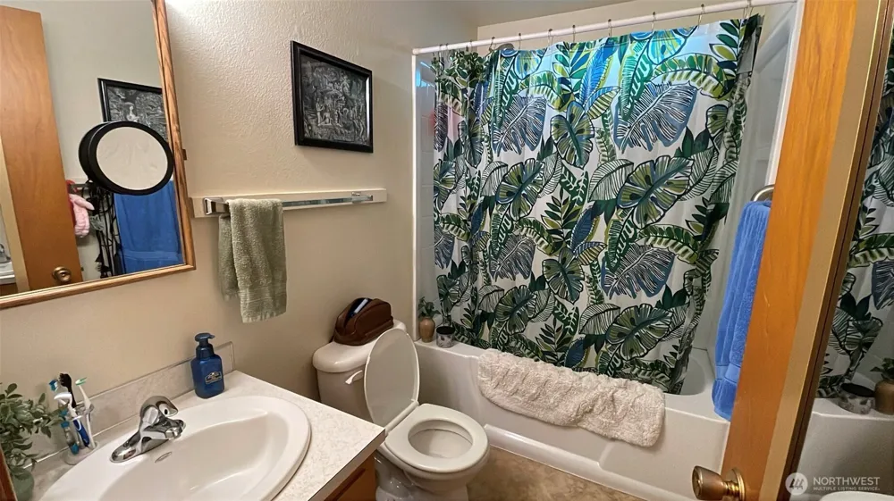 914 17th Avenue Oroville, WA 98844