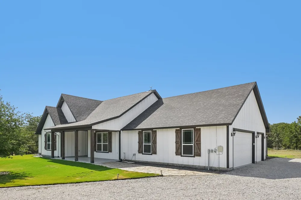 165 Rolling Bend Road Alvord, TX 76225