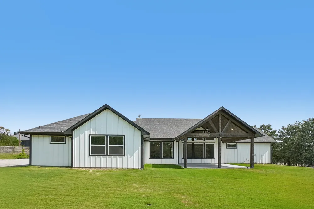 165 Rolling Bend Road Alvord, TX 76225