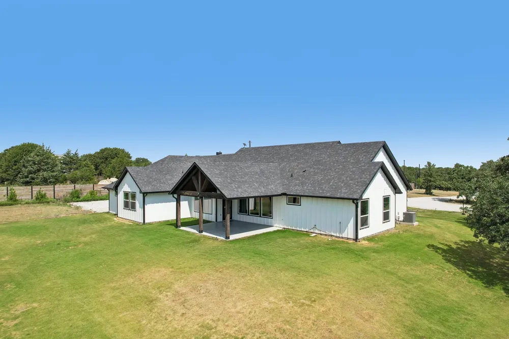 165 Rolling Bend Road Alvord, TX 76225