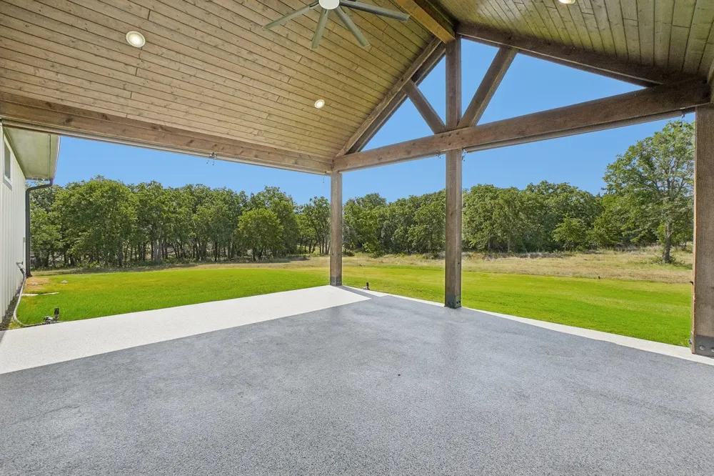 165 Rolling Bend Road Alvord, TX 76225