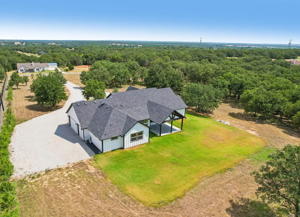 165 Rolling Bend Road Alvord, TX 76225