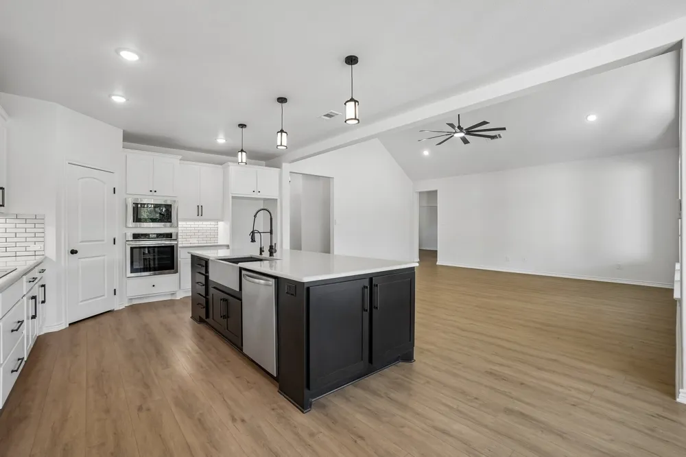 165 Rolling Bend Road Alvord, TX 76225