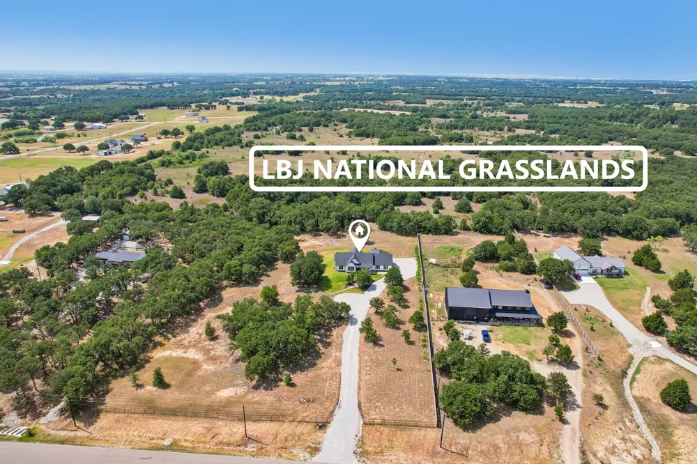 165 Rolling Bend Road Alvord, TX 76225