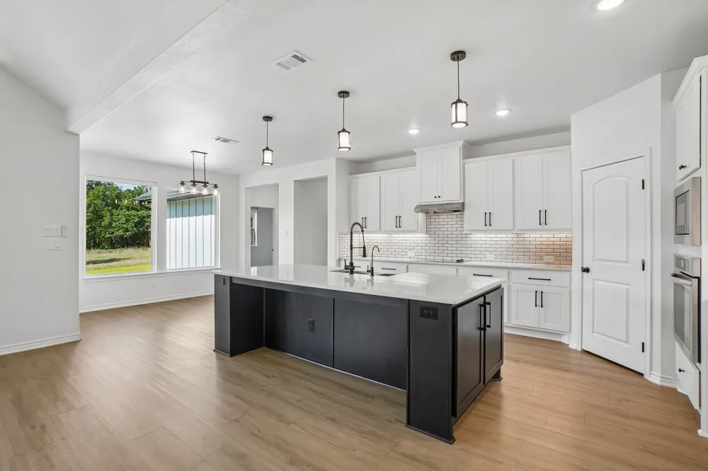 165 Rolling Bend Road Alvord, TX 76225
