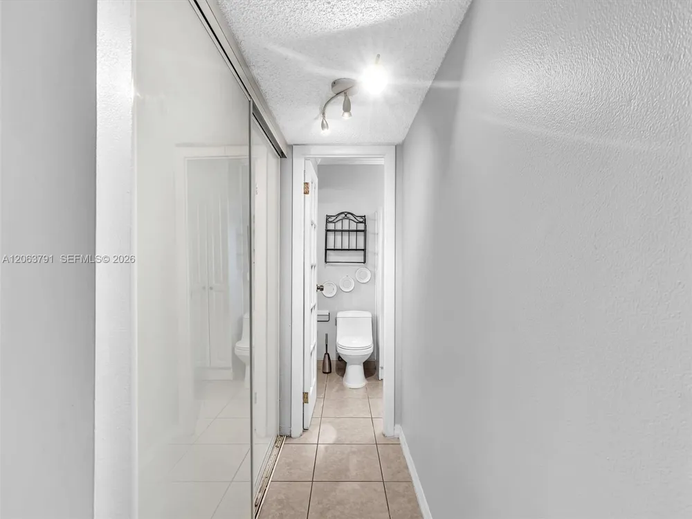 5001 W Oakland Park Blvd #106 Lauderdale Lakes, FL 33313