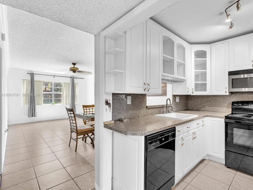 5001 W Oakland Park Blvd #106 Lauderdale Lakes, FL 33313