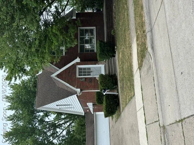 15346 Camden Avenue Eastpointe City, MI 48021