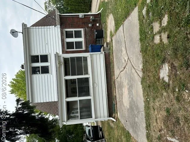 15346 Camden Avenue Eastpointe City, MI 48021