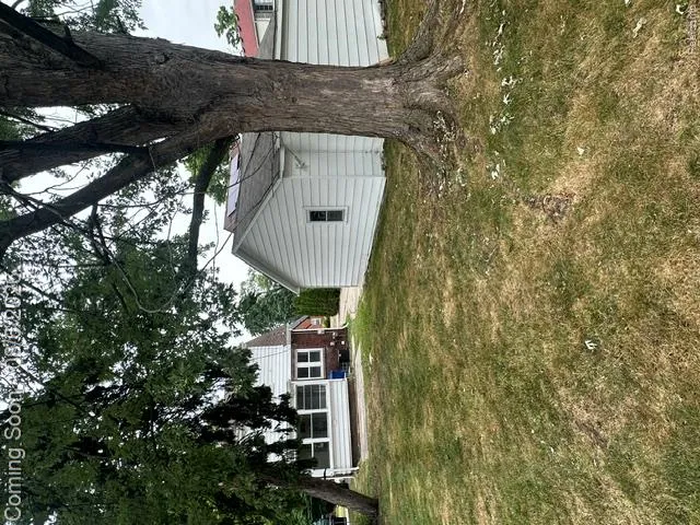 15346 Camden Avenue Eastpointe City, MI 48021