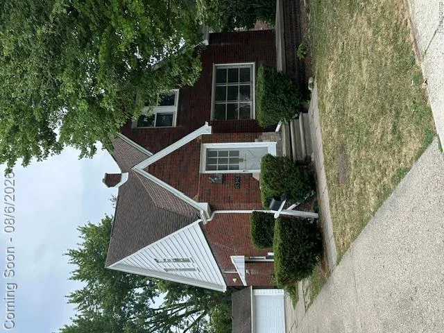 15346 Camden Avenue Eastpointe City, MI 48021