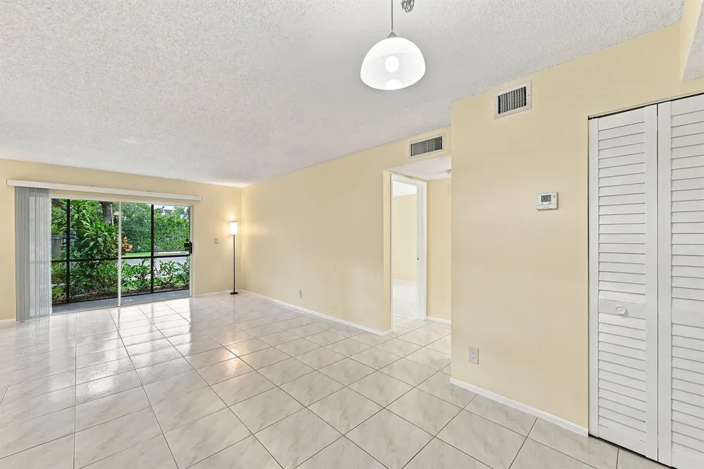 2753 S OAKLAND FOREST DRIVE #102 Oakland Park, FL 33309