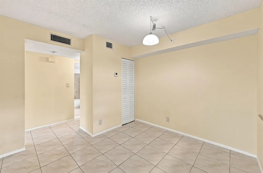 2753 S OAKLAND FOREST DRIVE #102 Oakland Park, FL 33309