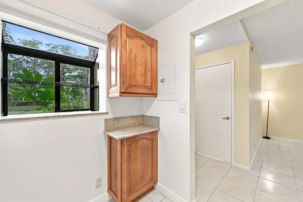 2753 S OAKLAND FOREST DRIVE #102 Oakland Park, FL 33309