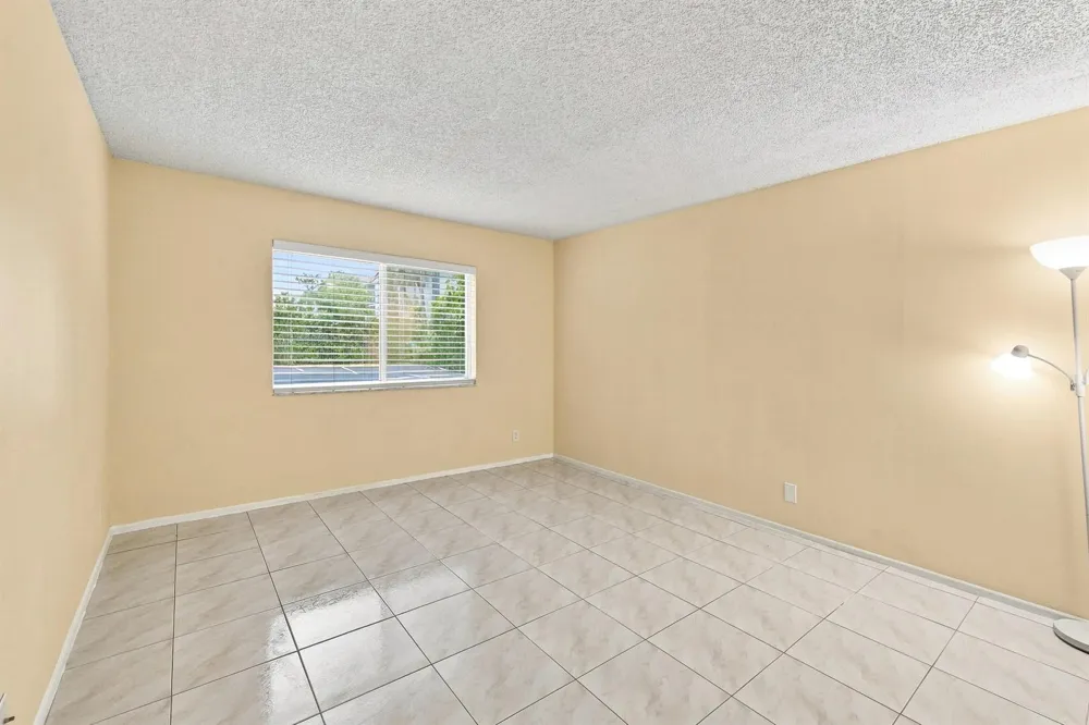 2753 S OAKLAND FOREST DRIVE #102 Oakland Park, FL 33309