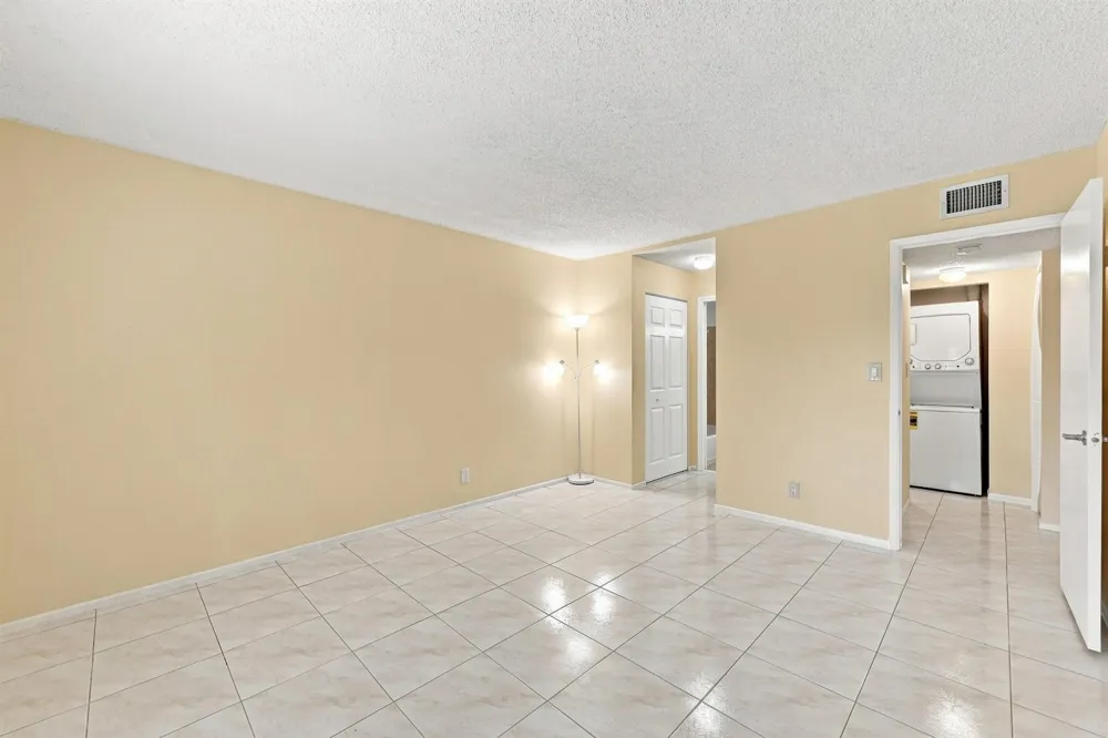 2753 S OAKLAND FOREST DRIVE #102 Oakland Park, FL 33309