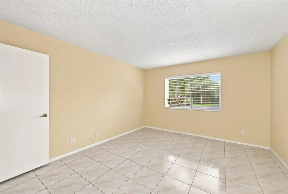 2753 S OAKLAND FOREST DRIVE #102 Oakland Park, FL 33309