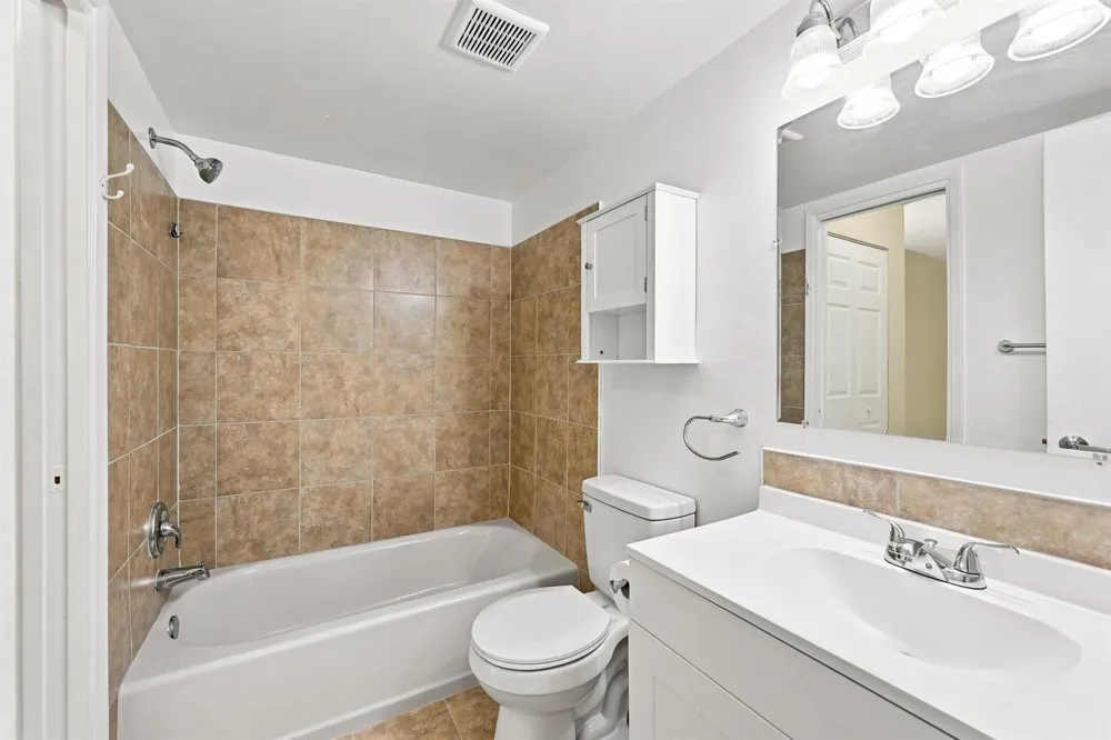2753 S OAKLAND FOREST DRIVE #102 Oakland Park, FL 33309
