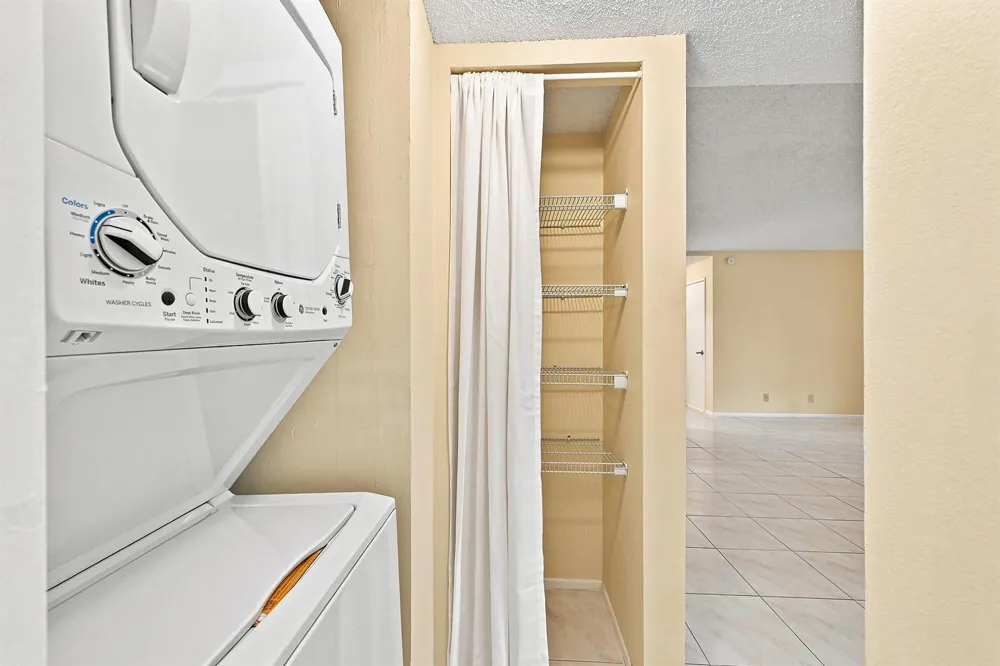 2753 S OAKLAND FOREST DRIVE #102 Oakland Park, FL 33309