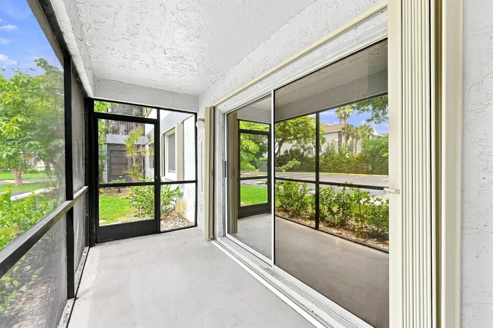 2753 S OAKLAND FOREST DRIVE #102 Oakland Park, FL 33309
