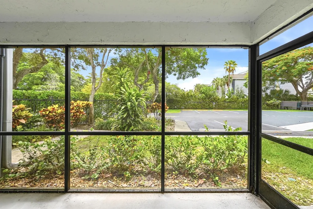 2753 S OAKLAND FOREST DRIVE #102 Oakland Park, FL 33309