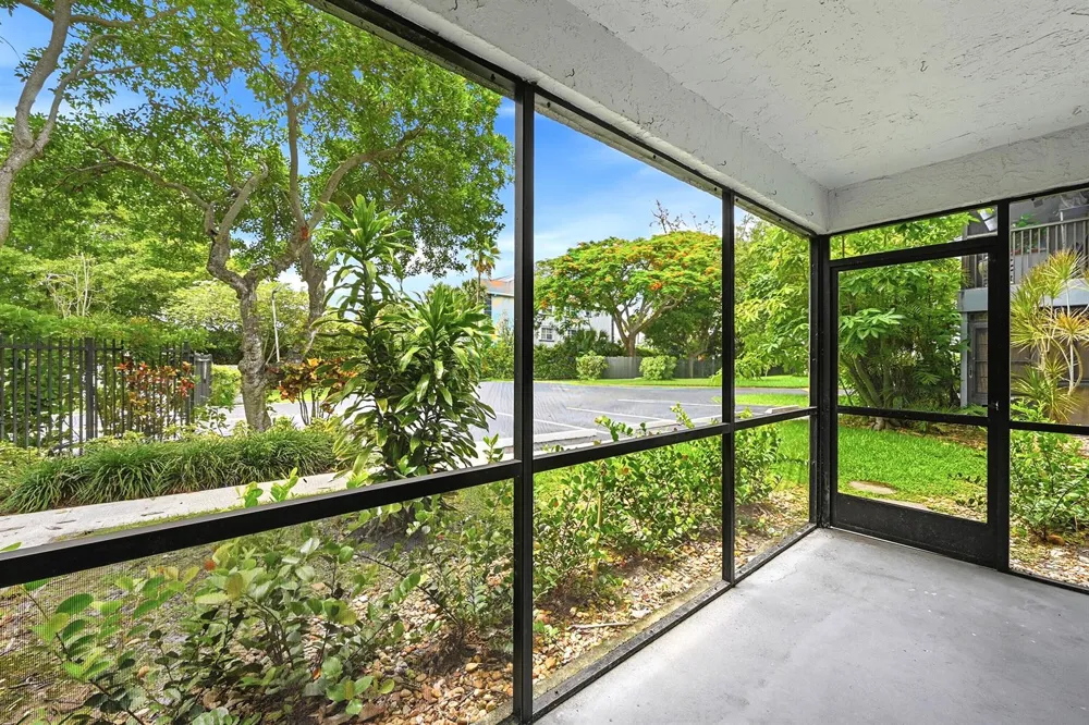 2753 S OAKLAND FOREST DRIVE #102 Oakland Park, FL 33309