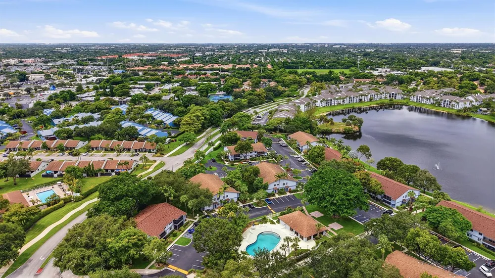 2753 S OAKLAND FOREST DRIVE #102 Oakland Park, FL 33309
