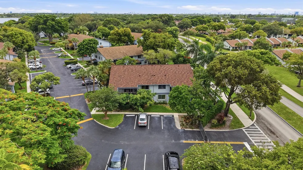 2753 S OAKLAND FOREST DRIVE #102 Oakland Park, FL 33309