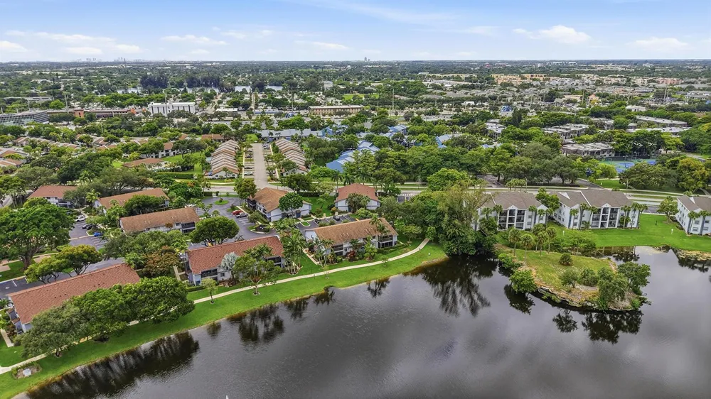 2753 S OAKLAND FOREST DRIVE #102 Oakland Park, FL 33309