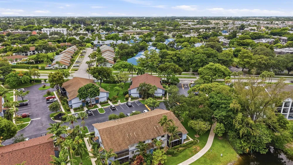2753 S OAKLAND FOREST DRIVE #102 Oakland Park, FL 33309