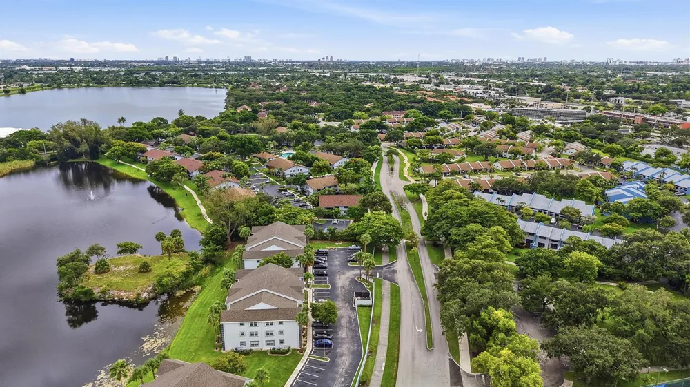 2753 S OAKLAND FOREST DRIVE #102 Oakland Park, FL 33309