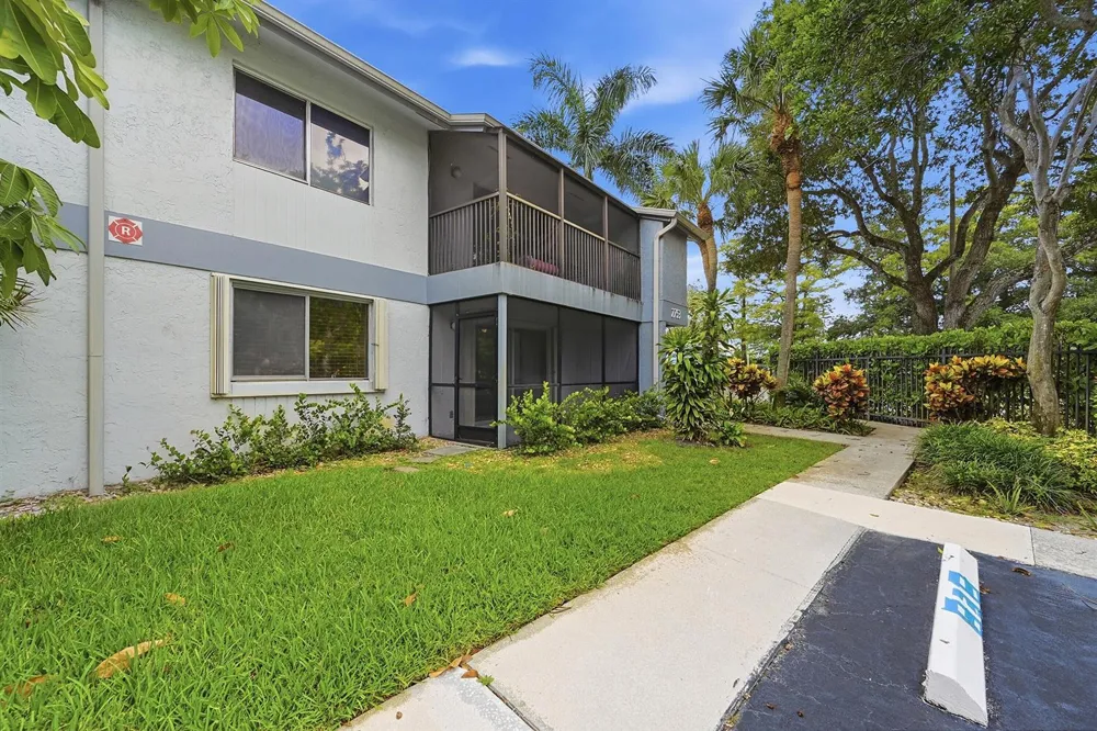 2753 S OAKLAND FOREST DRIVE #102 Oakland Park, FL 33309