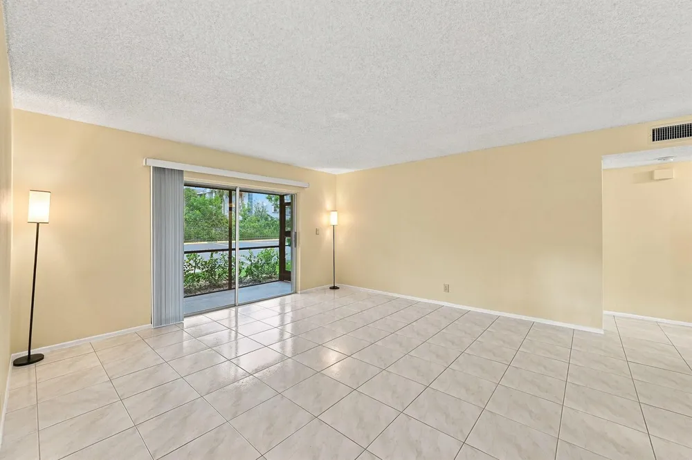 2753 S OAKLAND FOREST DRIVE #102 Oakland Park, FL 33309
