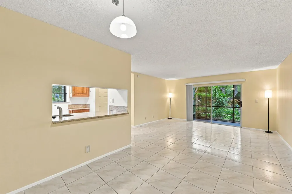 2753 S OAKLAND FOREST DRIVE #102 Oakland Park, FL 33309