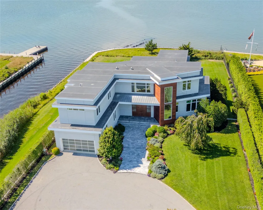 16 Cricket Path Remsenburg, NY 11960