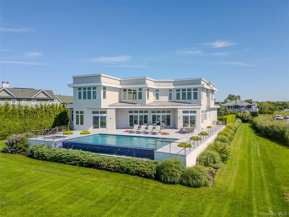 16 Cricket Path Remsenburg, NY 11960