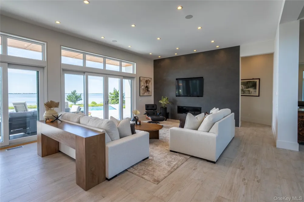 16 Cricket Path Remsenburg, NY 11960
