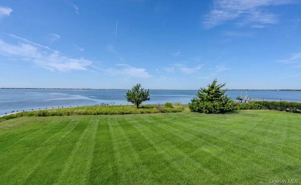 16 Cricket Path Remsenburg, NY 11960