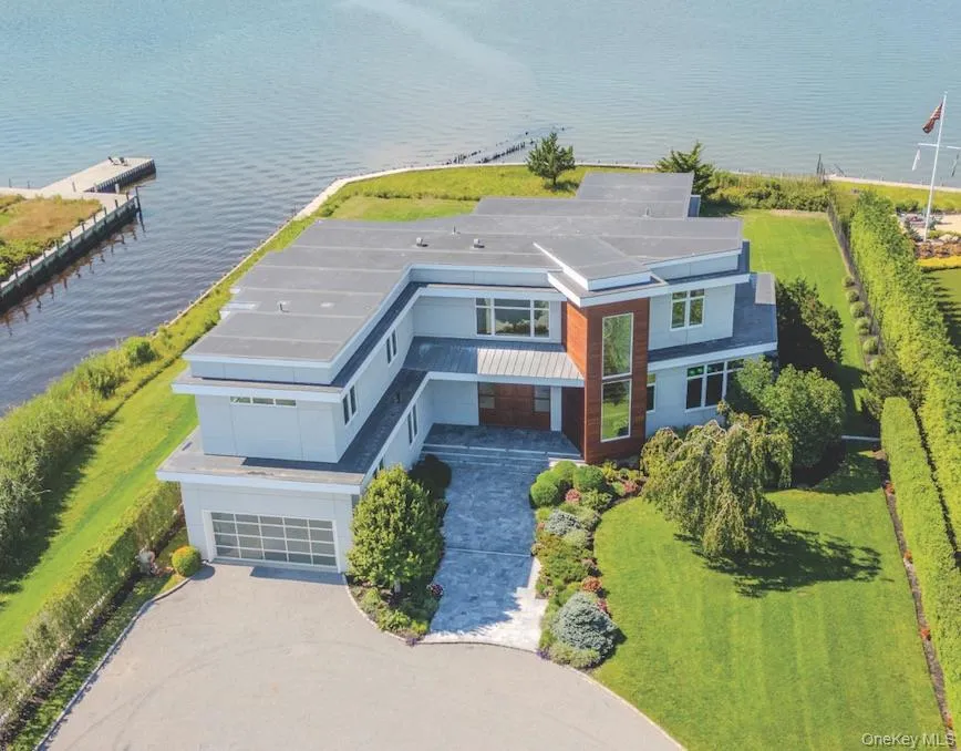16 Cricket Path Remsenburg, NY 11960