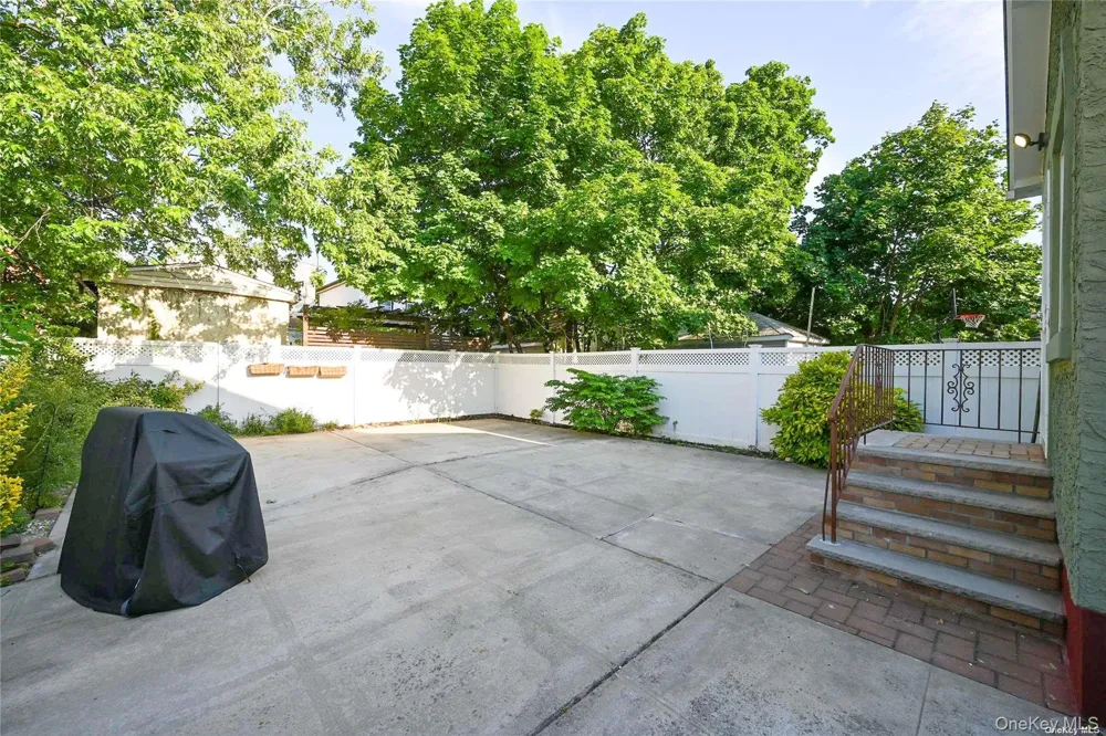 138-23 233rd Street Rosedale, NY 11422