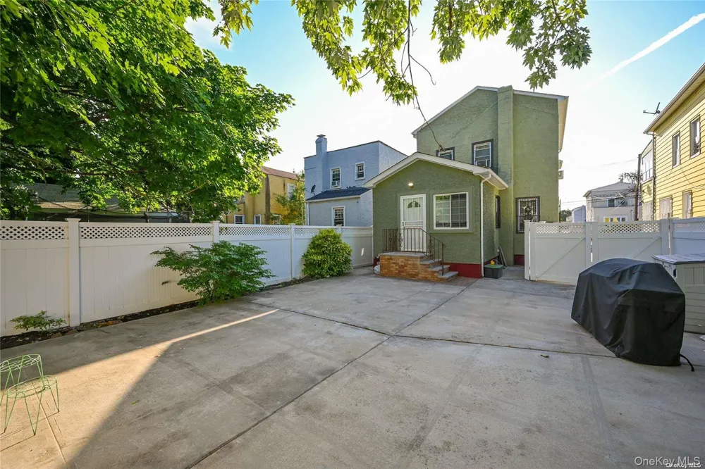 138-23 233rd Street Rosedale, NY 11422
