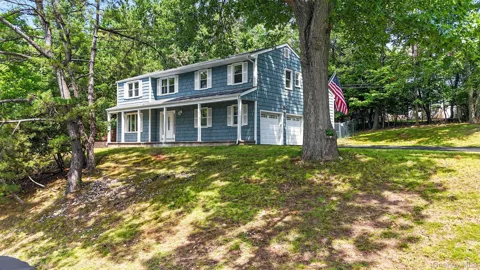 1 Gates Place