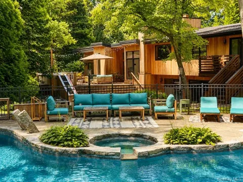 14 Tall Tree Court