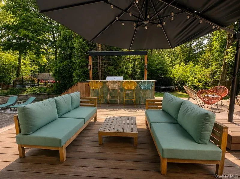 14 Tall Tree Court Cold Spring Harbor, NY 11724