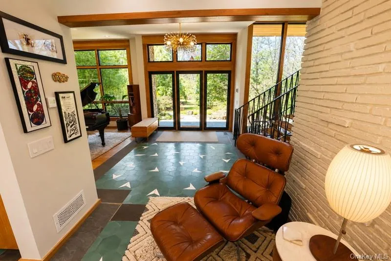 14 Tall Tree Court Cold Spring Harbor, NY 11724